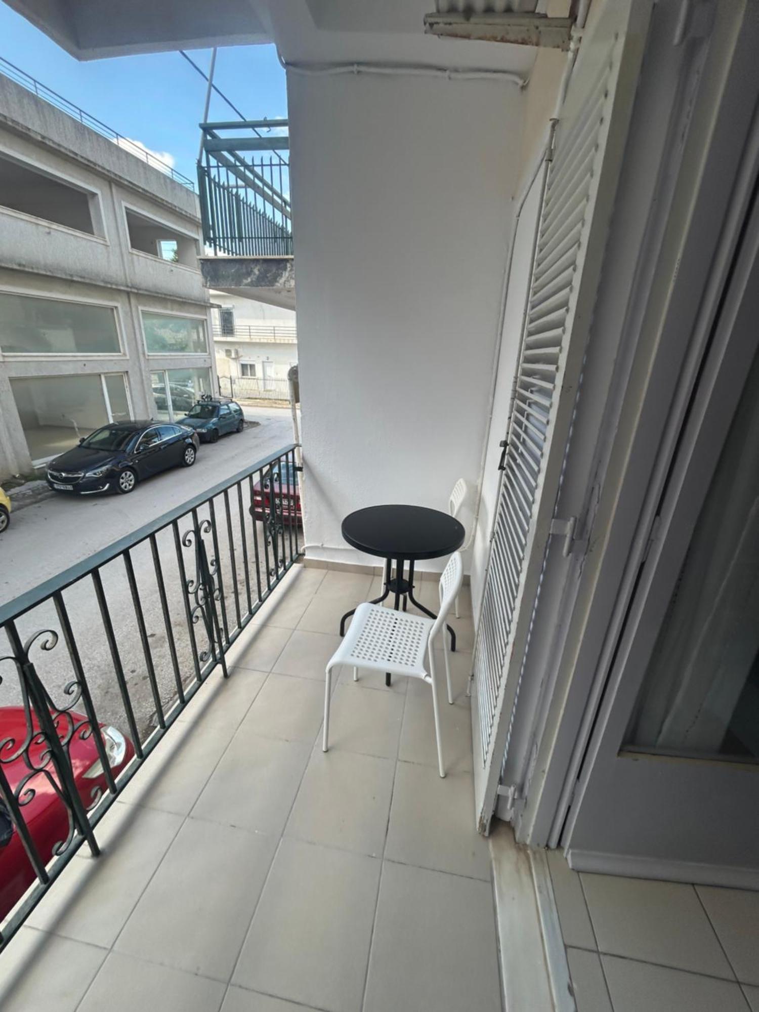 Aktis Apartment 3 Near Airport Loútsa Exterior foto